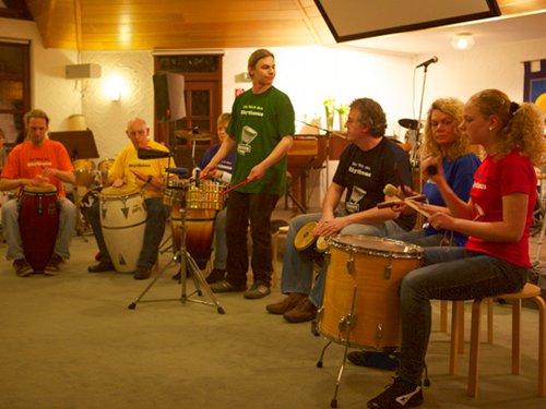 trommelkurse, percussionunterricht, schlagzeugunterricht ,schlagzeug lernen, ferienkurse, trommelworkshops, drums, percussion, schlagzeugschule, trommelunterricht, trommelgruppen, ferienaktionen, leichlingen, leverkusen, langenfeld, wermelskirchen, solingen, Kinder, jugendliche, erwachsene, schlagzeug, conga, djembe, cajon, bongos, rhythmus, unterricht, afrikanisches trommeln, bodypercussion schlagzeugunterricht , trommelkurse, schlagzeug lernen, ferienkurse, trommelworkshops, drums, percussion, schlagzeugschule, trommelunterricht, trommelgruppen, ferienaktionen, leichlingen, leverkusen, langenfeld, wermelskirchen, Kinder, jugendliche, erwachsene, schlagzeug, conga, djembe, cajon, bongos, rhythmus, unterricht, bodypercussion